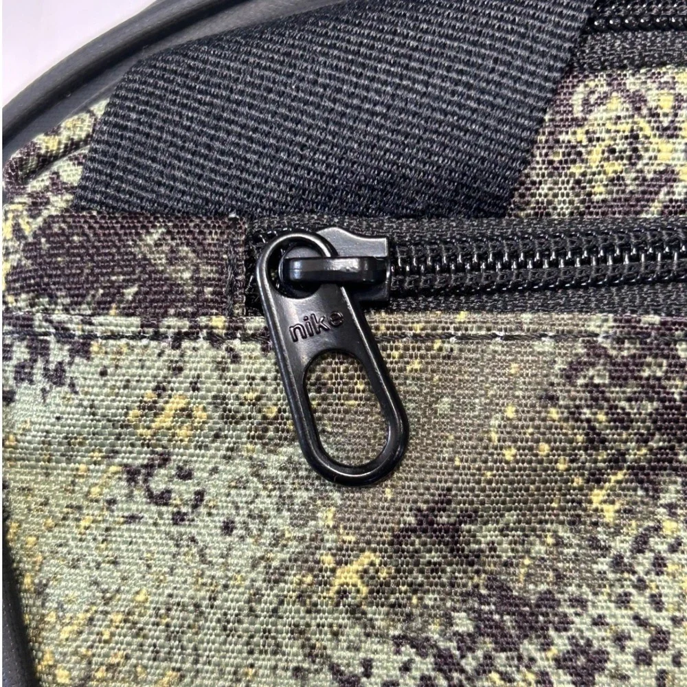 Nike Brasilia 9.5 Training Duffel Bag Medium Green Black Digital Camo FZ2585-386